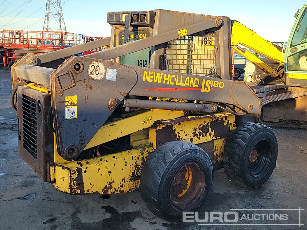 New Holland LS180 - 스키드 스티어 로더 : 사진 5 New Holland LS180 - 스키드 스티어 로더 : 사진 5