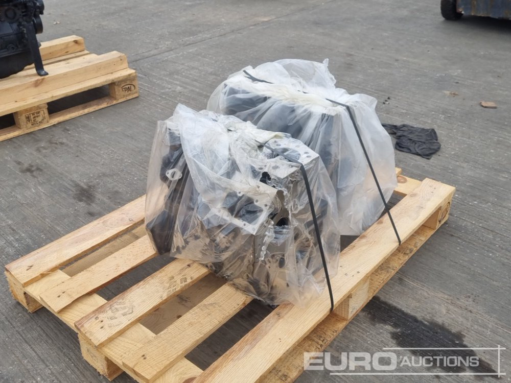 Perkins/CAT 404/C2.2 Engine Block (2 of) - 엔진 : 사진 4 Perkins/CAT 404/C2.2 Engine Block (2 of) - 엔진 : 사진 4