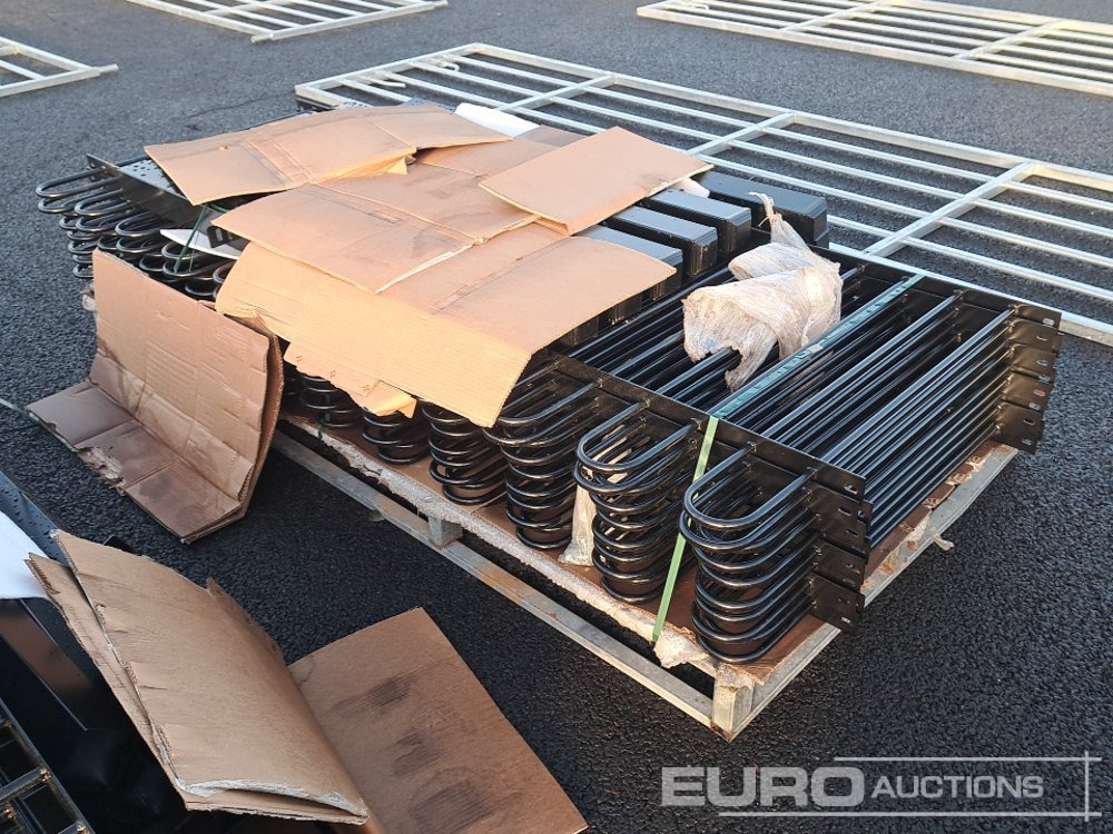 Unused 20m Bow / Round Top Powder Coated Steel Fencing, 10x2m Panels, 11 Posts - 농업용 기계 : 사진 4 Unused 20m Bow / Round Top Powder Coated Steel Fencing, 10x2m Panels, 11 Posts - 농업용 기계 : 사진 4