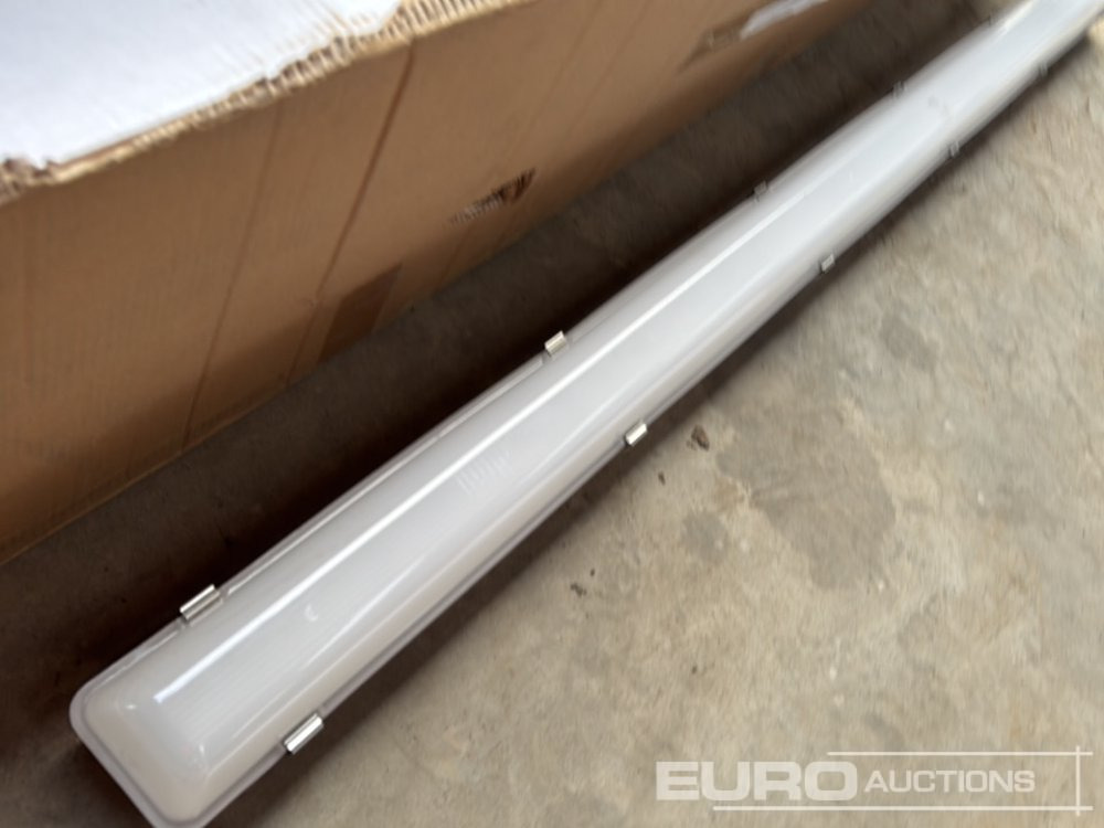 Unused 6' LED Ceiling Lights (6 of) - 작업장 장비 : 사진 4 Unused 6' LED Ceiling Lights (6 of) - 작업장 장비 : 사진 4