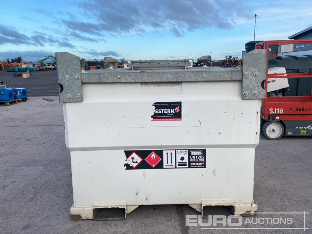 Western 2980 LitreStatic Bunded Fuel Bowser - 저장 탱크 : 사진 4 Western 2980 LitreStatic Bunded Fuel Bowser - 저장 탱크 : 사진 4
