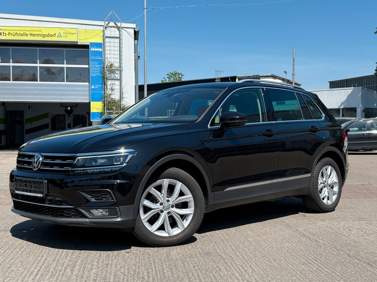 Volkswagen Tiguan Highline/Vi.Cockpit/Dynaudio/Individual - SUV : 사진 2 Volkswagen Tiguan Highline/Vi.Cockpit/Dynaudio/Individual - SUV : 사진 2