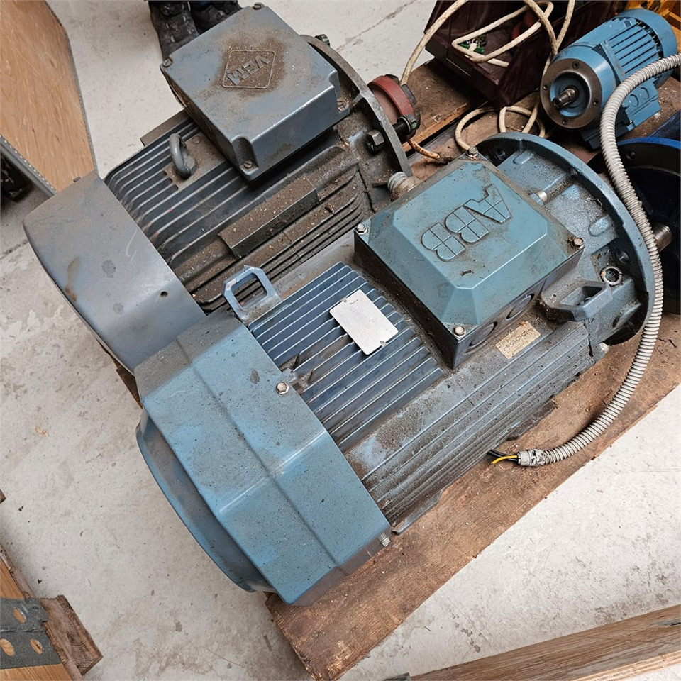 ABB MT80A19F100-2 / M3AA180MLB4 - 기계 공구 : 사진 2 ABB MT80A19F100-2 / M3AA180MLB4 - 기계 공구 : 사진 2