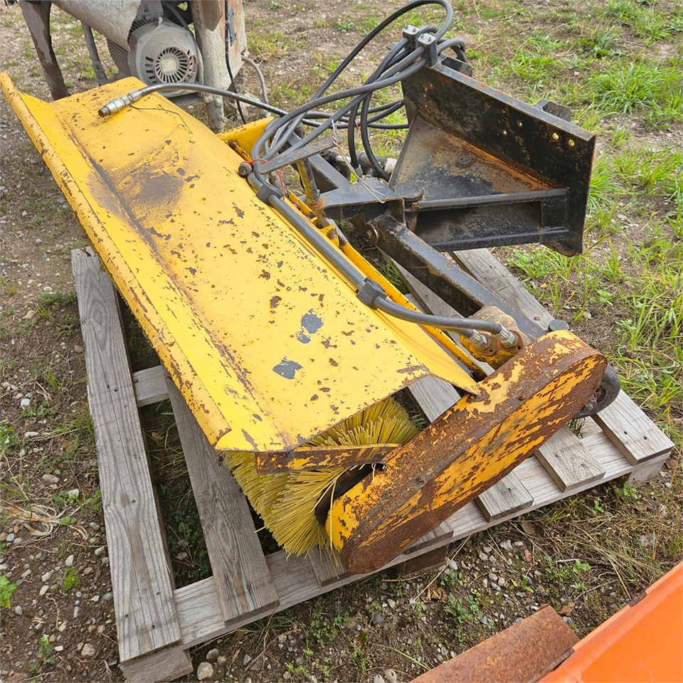 ABC Unknown - 빗자루 : 사진 1 ABC Unknown - 빗자루 : 사진 1