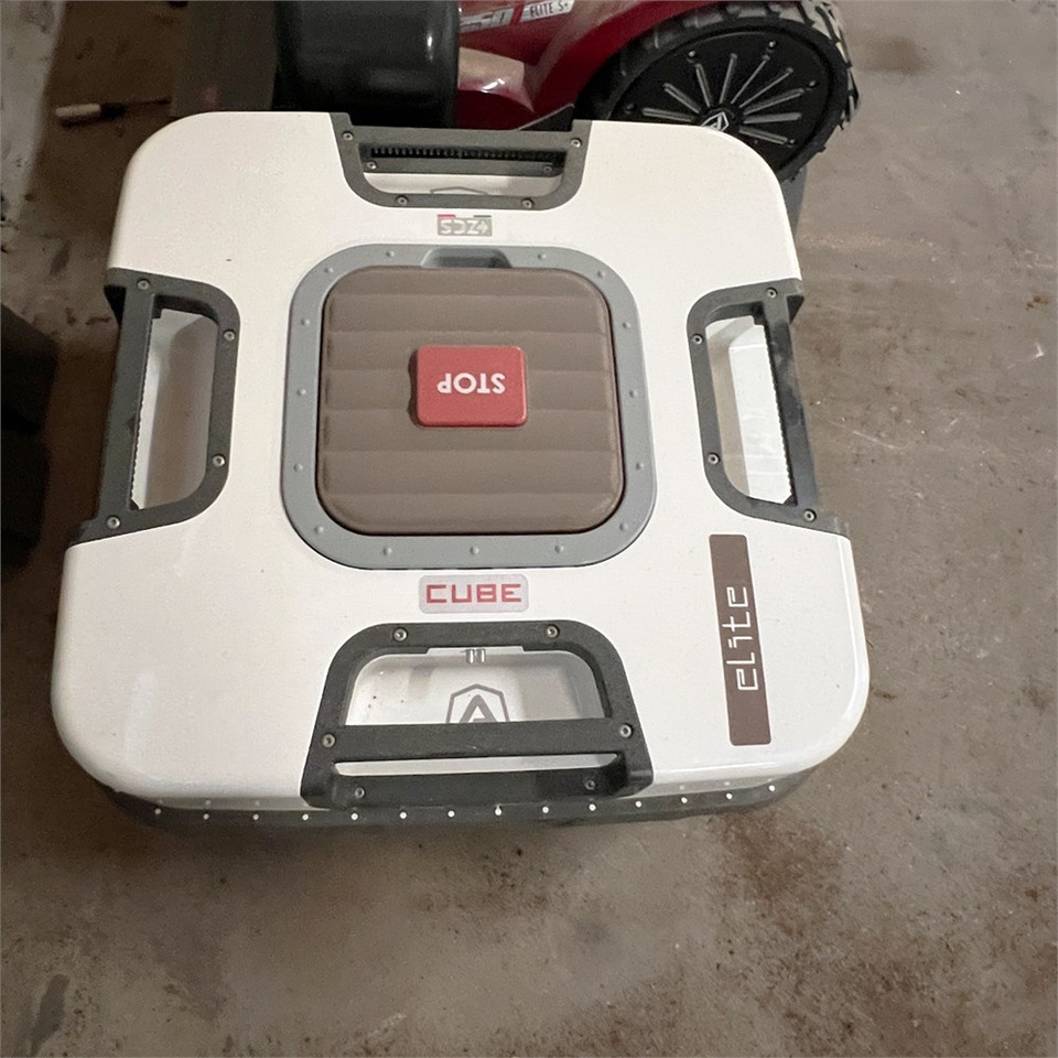 Ambrogio Cube Elite 4 WD - 정원 모어 : 사진 5 Ambrogio Cube Elite 4 WD - 정원 모어 : 사진 5