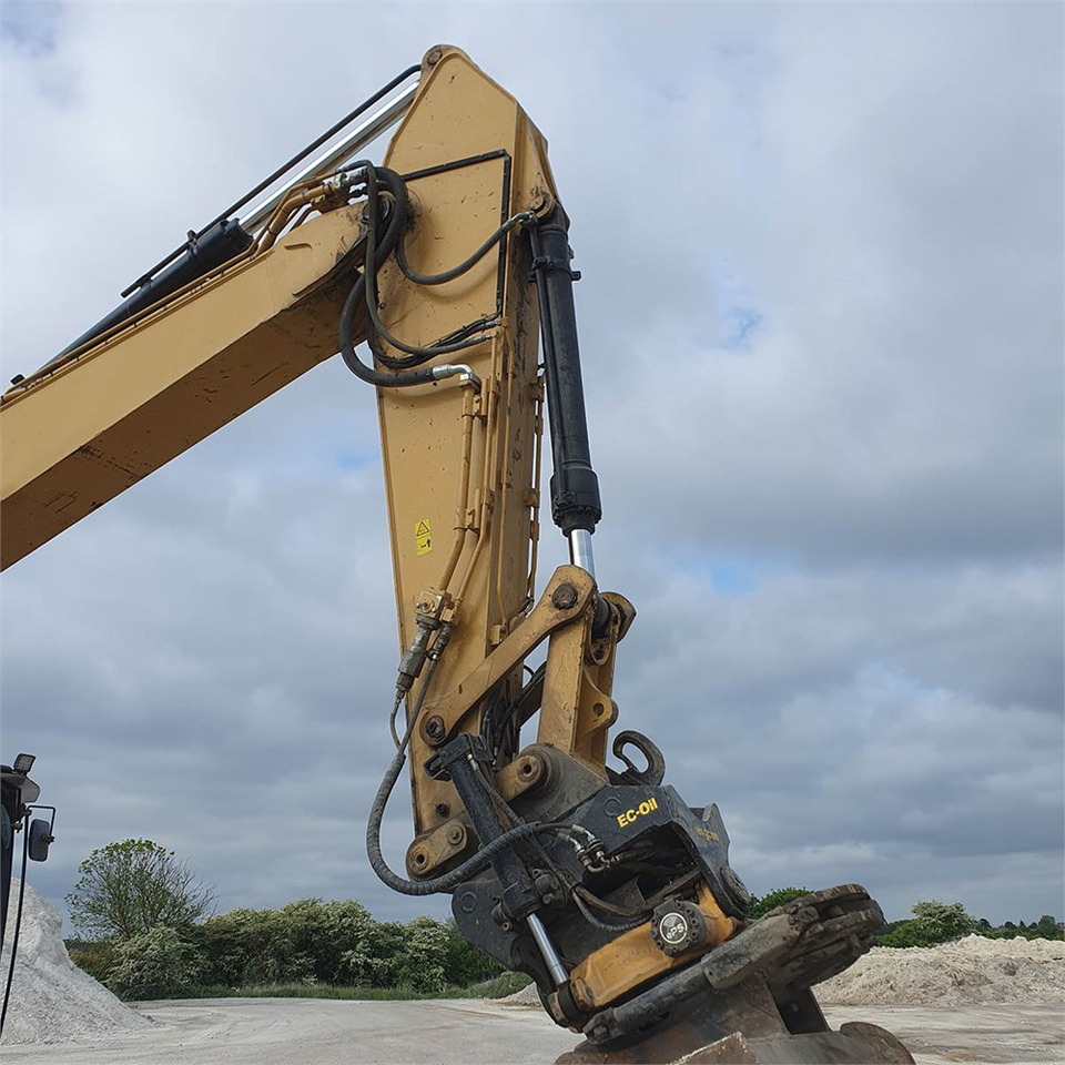 크롤러 굴삭기 Caterpillar 324 EL : 사진 15