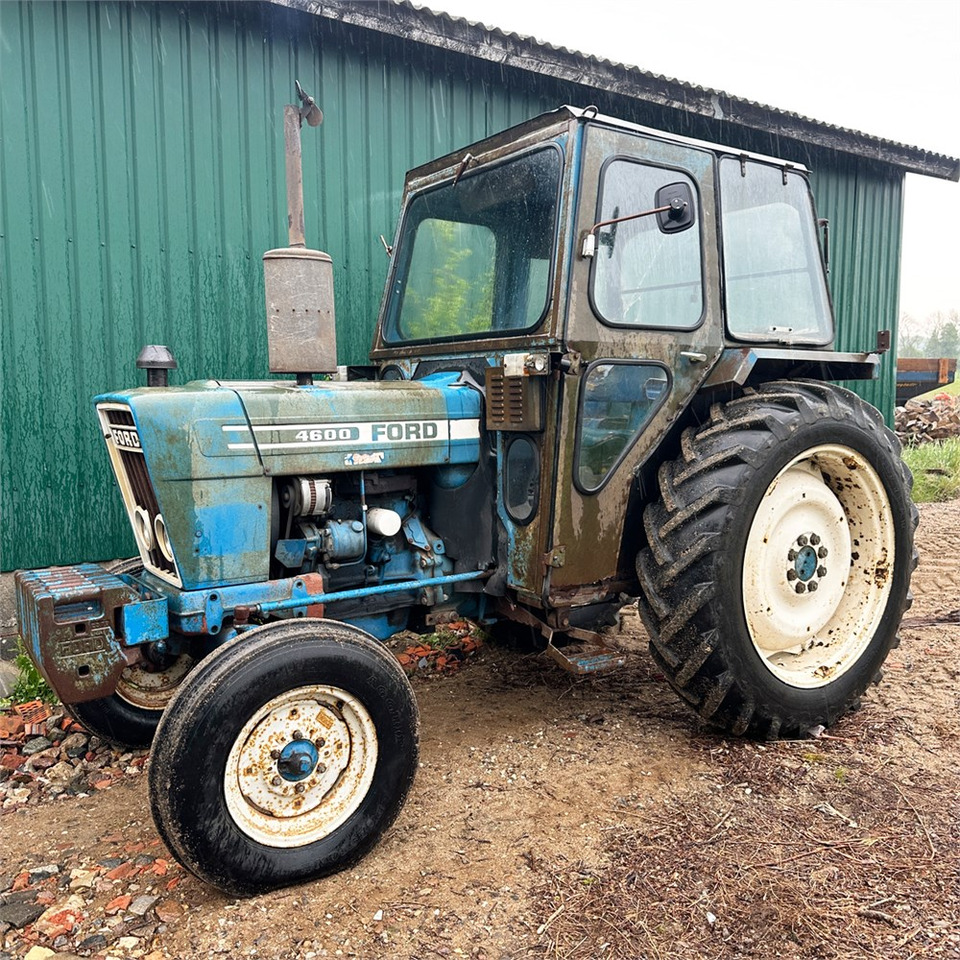 Ford 4600 - 장궤형 트랙터 : 사진 1 Ford 4600 - 장궤형 트랙터 : 사진 1