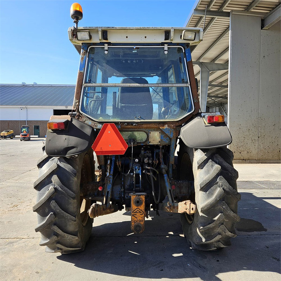 Ford 6810 - 장궤형 트랙터 : 사진 4 Ford 6810 - 장궤형 트랙터 : 사진 4