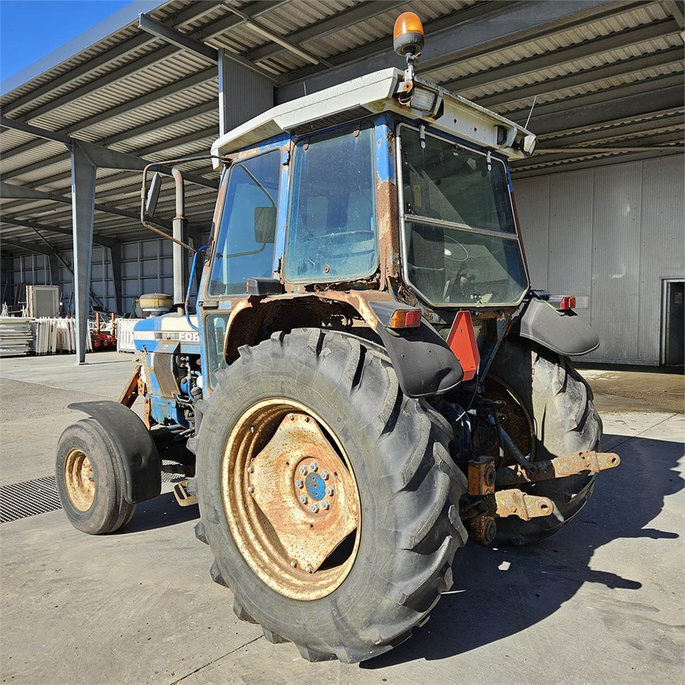 Ford 6810 - 장궤형 트랙터 : 사진 3 Ford 6810 - 장궤형 트랙터 : 사진 3