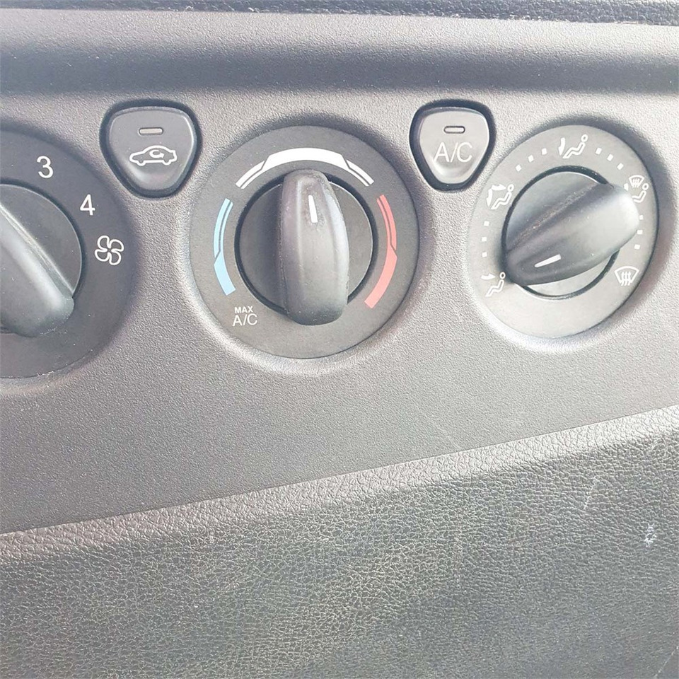 패널 밴 Ford Transit 350 L2h2 - 2.2.TDCI : 사진 21 패널 밴 Ford Transit 350 L2h2 - 2.2.TDCI : 사진 21