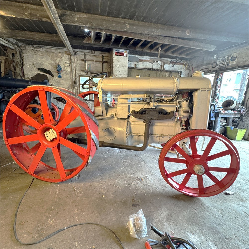 Fordson F - 장궤형 트랙터 : 사진 1 Fordson F - 장궤형 트랙터 : 사진 1