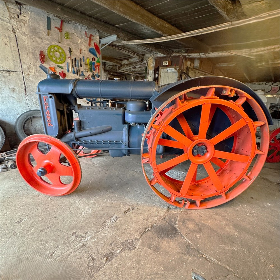Fordson N - 장궤형 트랙터 : 사진 2 Fordson N - 장궤형 트랙터 : 사진 2