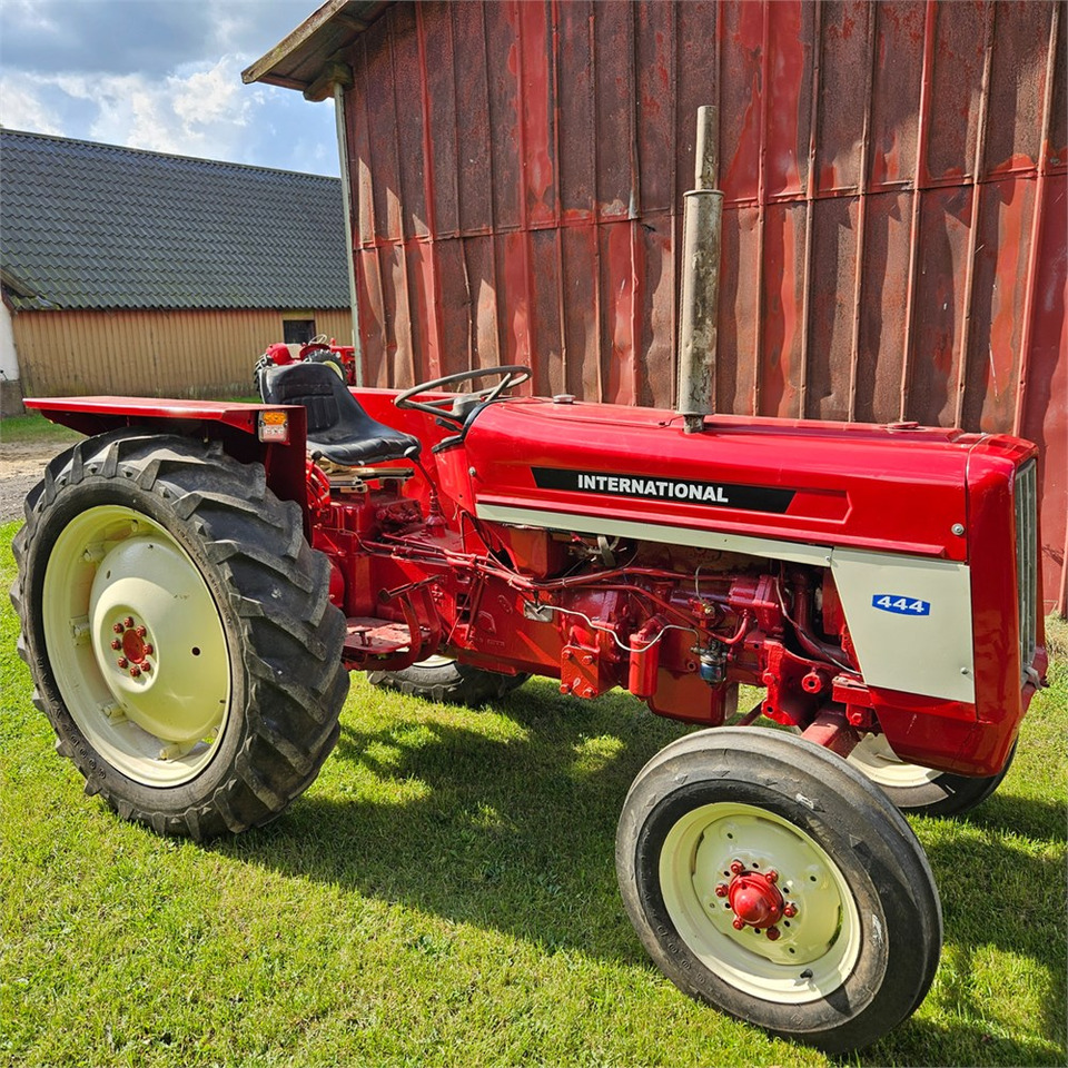 IH 444 - 장궤형 트랙터 : 사진 1 IH 444 - 장궤형 트랙터 : 사진 1