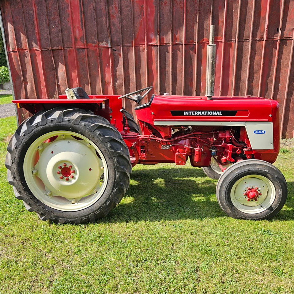 IH 444 - 장궤형 트랙터 : 사진 3 IH 444 - 장궤형 트랙터 : 사진 3