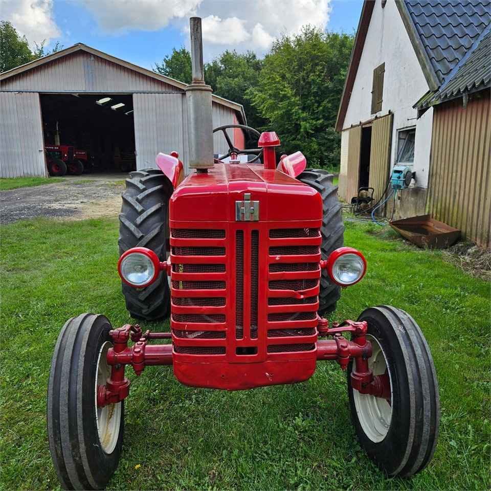 IH B-275 - 장궤형 트랙터 : 사진 2 IH B-275 - 장궤형 트랙터 : 사진 2