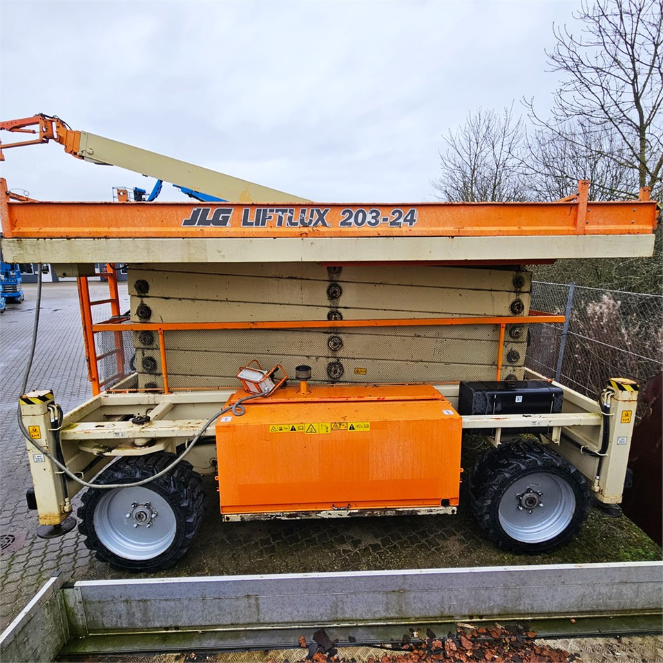 JLG 203-24 - 시저 리프트 : 사진 2 JLG 203-24 - 시저 리프트 : 사진 2