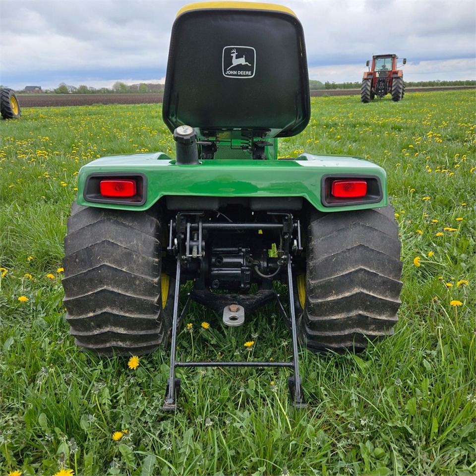 John Deere 318 - 지자체 트랙터 : 사진 4 John Deere 318 - 지자체 트랙터 : 사진 4