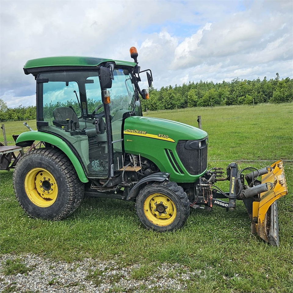 John Deere 3720 - 장궤형 트랙터 : 사진 1 John Deere 3720 - 장궤형 트랙터 : 사진 1