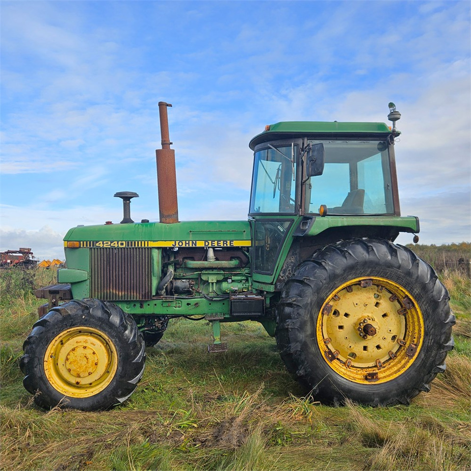John Deere 4240 - 장궤형 트랙터 : 사진 2 John Deere 4240 - 장궤형 트랙터 : 사진 2