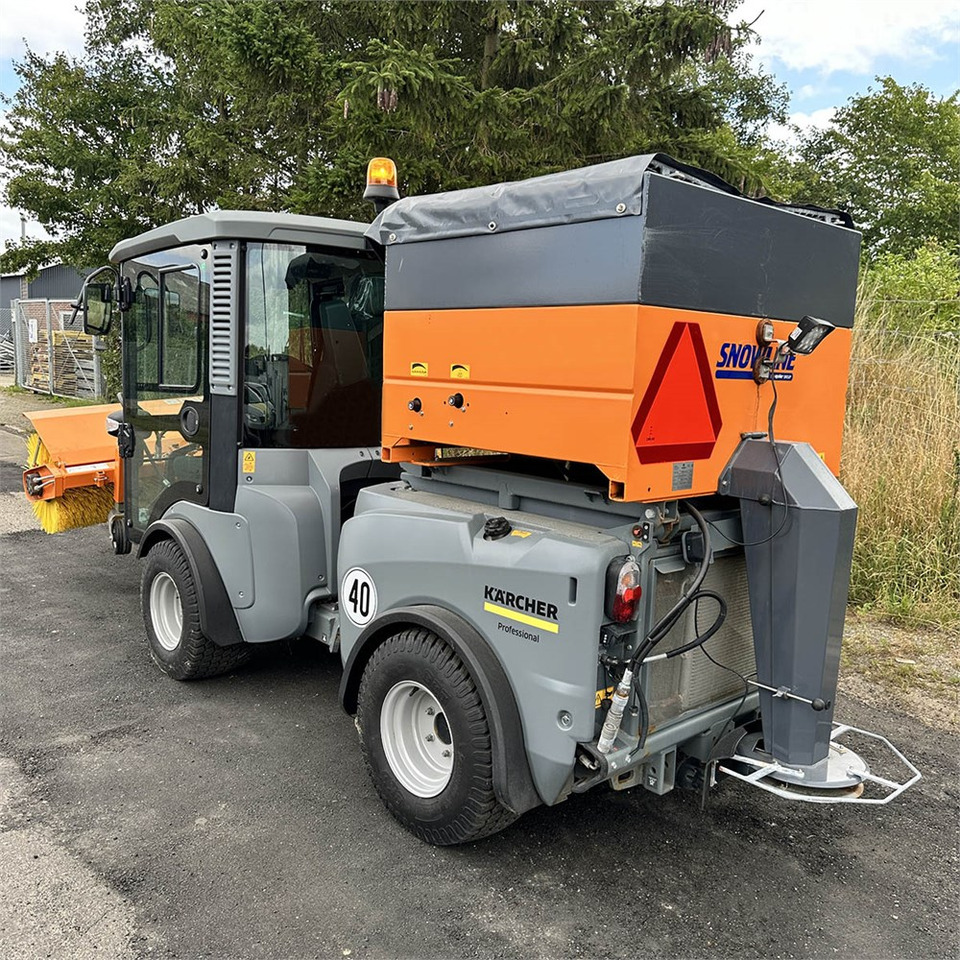 Kärcher MC130 - 거리 청소 차량 : 사진 5 Kärcher MC130 - 거리 청소 차량 : 사진 5