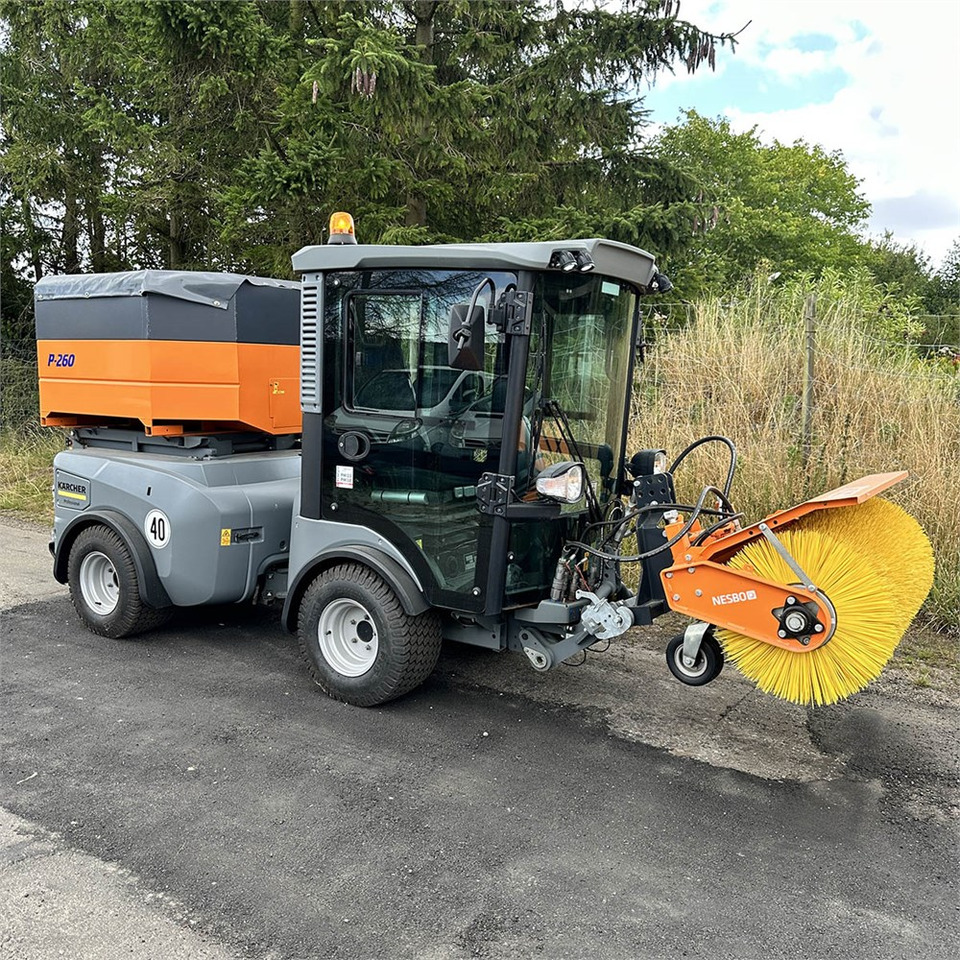 Kärcher MC130 - 거리 청소 차량 : 사진 1 Kärcher MC130 - 거리 청소 차량 : 사진 1