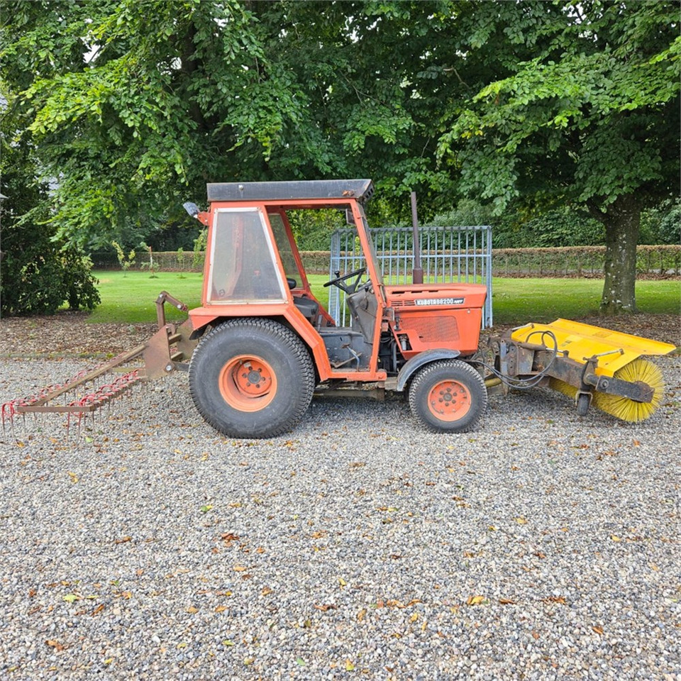 Kubota B8200 - 지자체 트랙터 : 사진 4 Kubota B8200 - 지자체 트랙터 : 사진 4