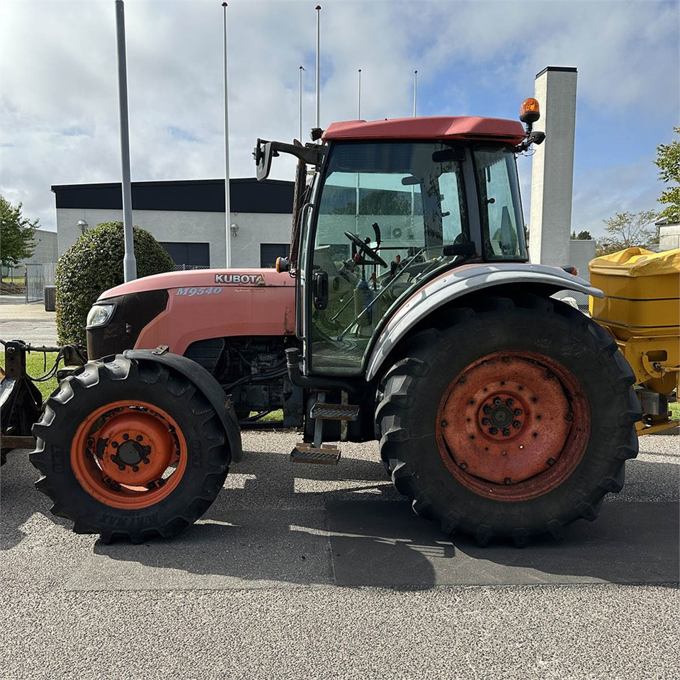 Kubota M 9540 2/4 WD - 장궤형 트랙터 : 사진 4 Kubota M 9540 2/4 WD - 장궤형 트랙터 : 사진 4
