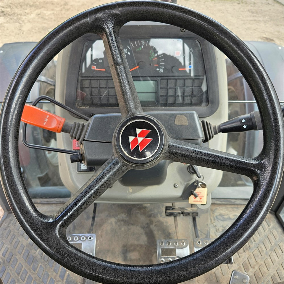 장궤형 트랙터 Massey Ferguson 4270 : 사진 19