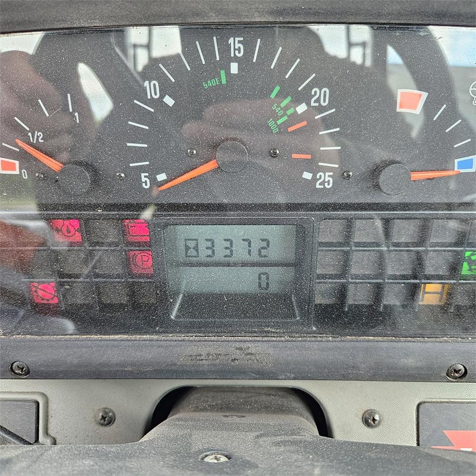 장궤형 트랙터 Massey Ferguson 4270 : 사진 20