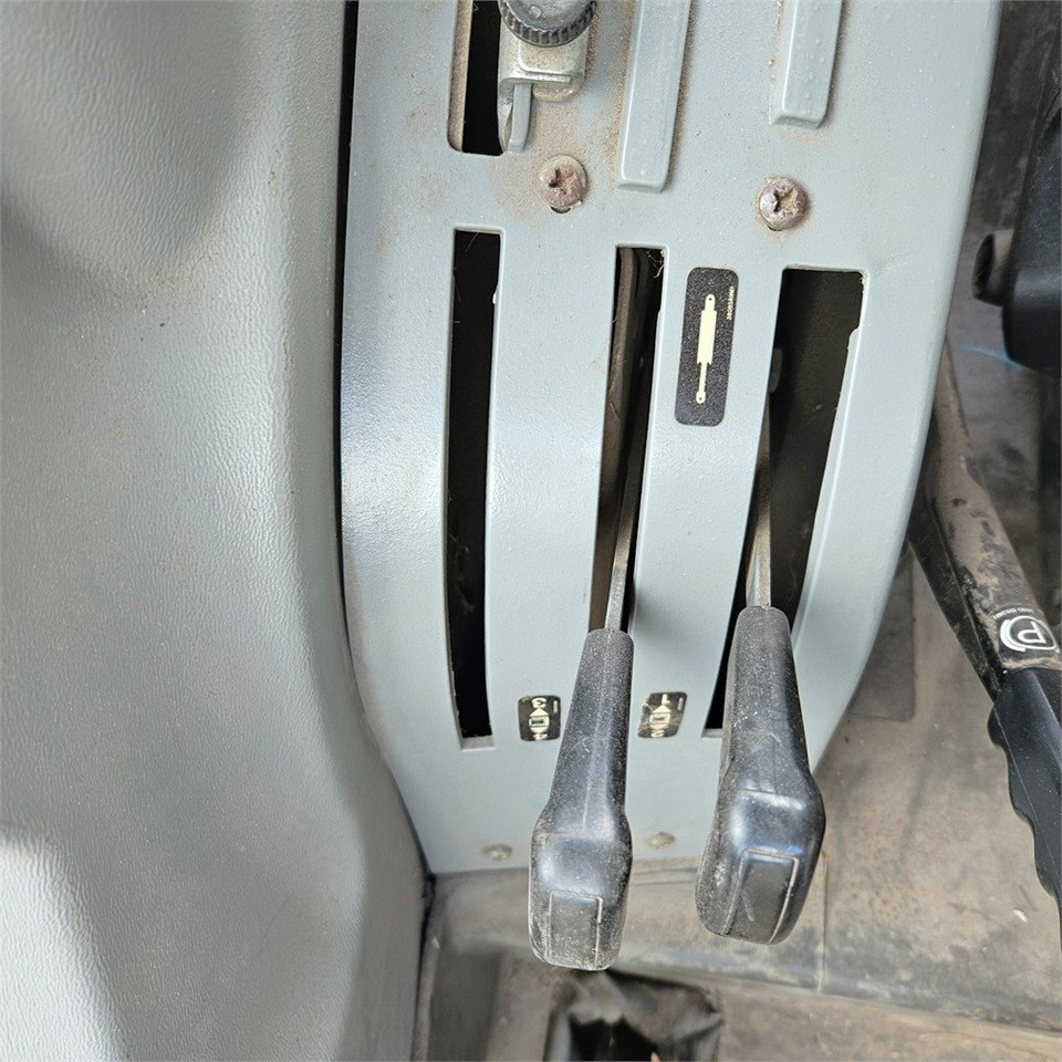 장궤형 트랙터 Massey Ferguson 4270 : 사진 17