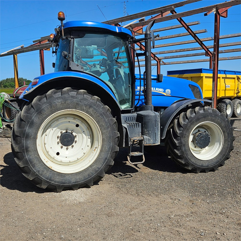 New Holland T7.235 Power Command - 장궤형 트랙터 : 사진 3 New Holland T7.235 Power Command - 장궤형 트랙터 : 사진 3