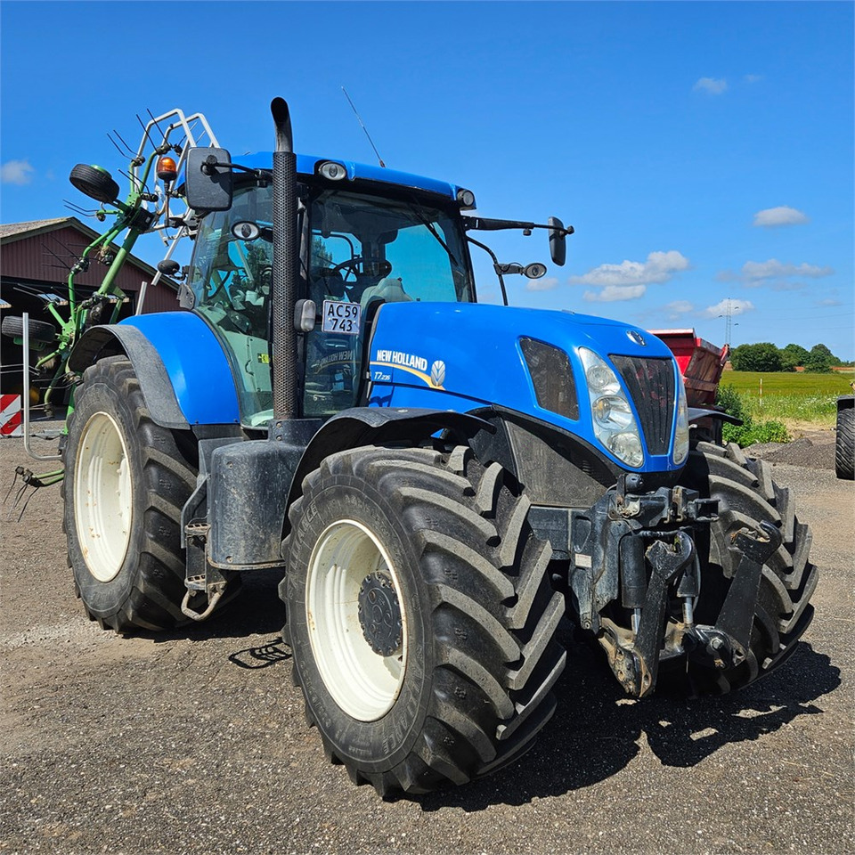 New Holland T7.235 Power Command - 장궤형 트랙터 : 사진 1 New Holland T7.235 Power Command - 장궤형 트랙터 : 사진 1