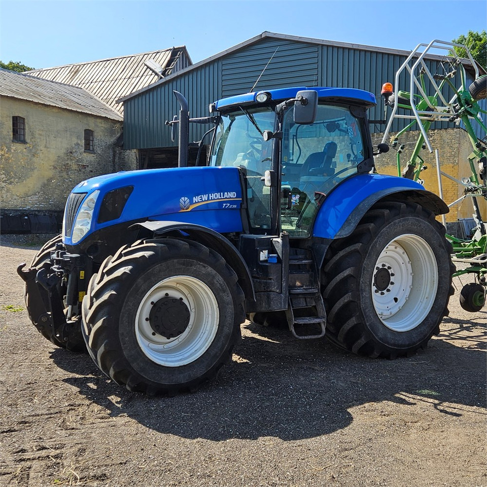 New Holland T7.235 Power Command - 장궤형 트랙터 : 사진 5 New Holland T7.235 Power Command - 장궤형 트랙터 : 사진 5