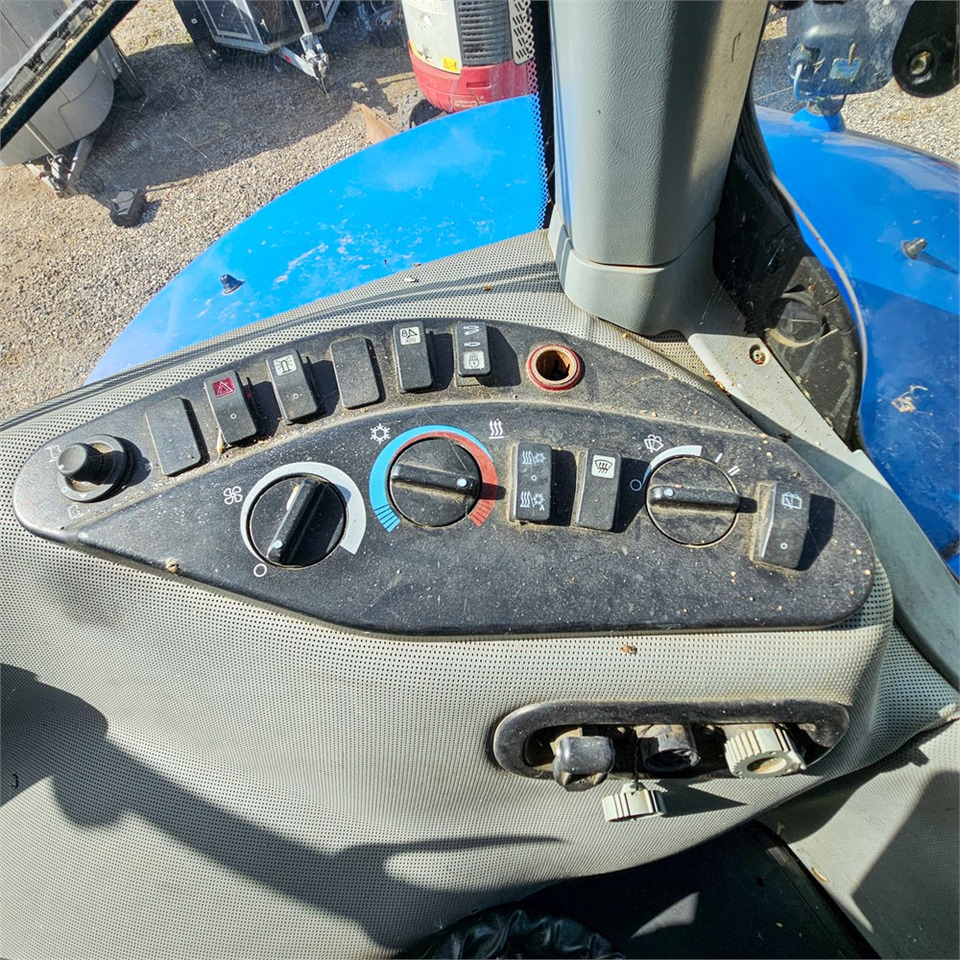 장궤형 트랙터 New Holland T8.390 : 사진 21