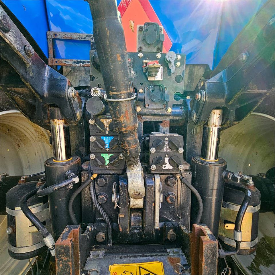장궤형 트랙터 New Holland T8.390 : 사진 40