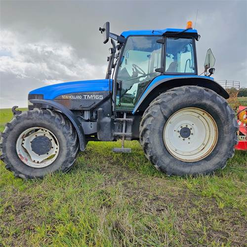 New Holland TM165 - 장궤형 트랙터 : 사진 1 New Holland TM165 - 장궤형 트랙터 : 사진 1