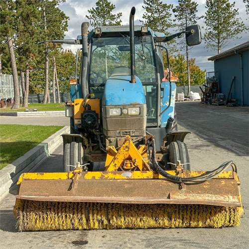 New Holland TS90 - 장궤형 트랙터 : 사진 2 New Holland TS90 - 장궤형 트랙터 : 사진 2