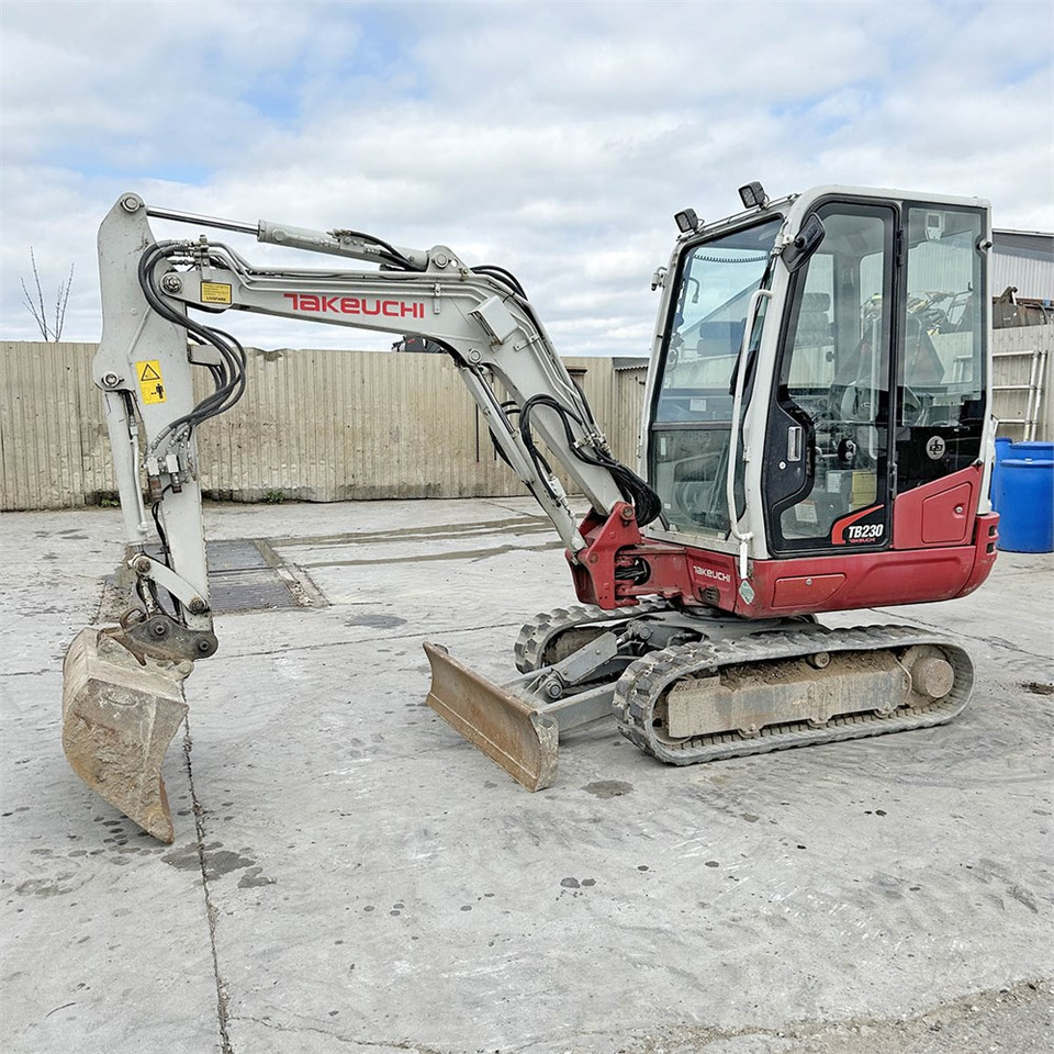 Takeuchi TB230 - 미니 굴삭기 : 사진 1 Takeuchi TB230 - 미니 굴삭기 : 사진 1
