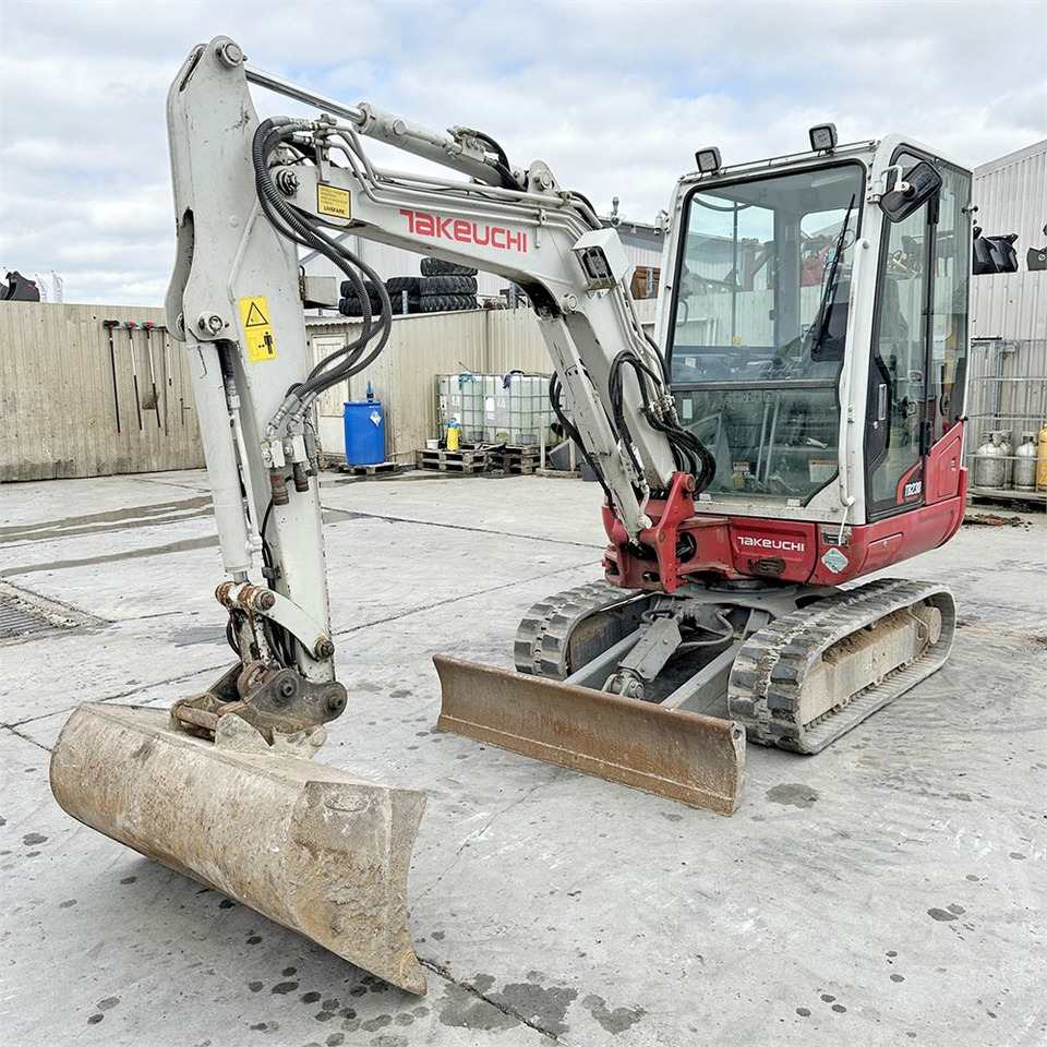 Takeuchi TB230 - 미니 굴삭기 : 사진 3 Takeuchi TB230 - 미니 굴삭기 : 사진 3