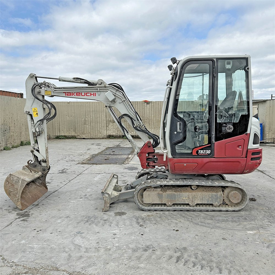 Takeuchi TB230 - 미니 굴삭기 : 사진 2 Takeuchi TB230 - 미니 굴삭기 : 사진 2