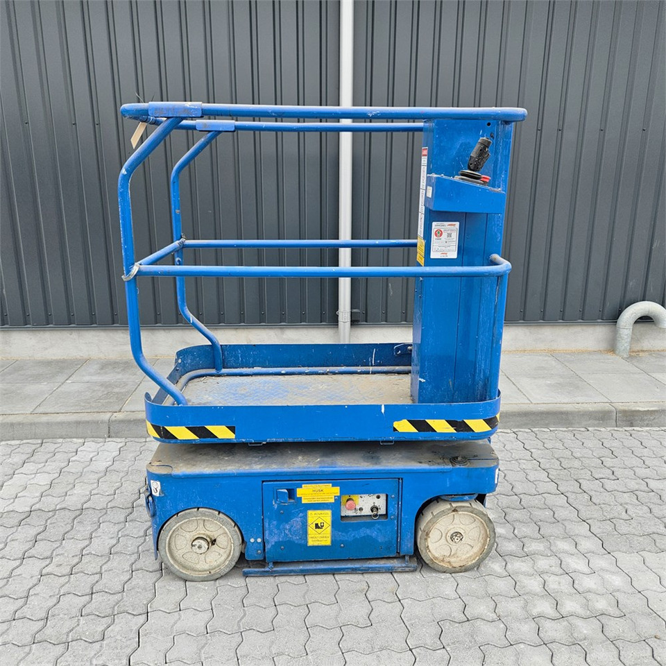 UpRight TM12 - 수직 마스트 리프트 : 사진 1 UpRight TM12 - 수직 마스트 리프트 : 사진 1