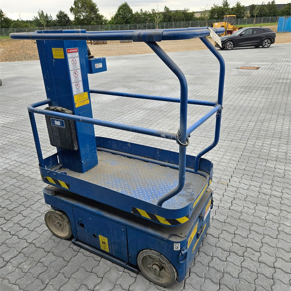 UpRight TM12 - 수직 마스트 리프트 : 사진 5 UpRight TM12 - 수직 마스트 리프트 : 사진 5