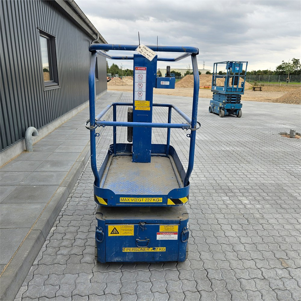 UpRight TM12 - 수직 마스트 리프트 : 사진 4 UpRight TM12 - 수직 마스트 리프트 : 사진 4