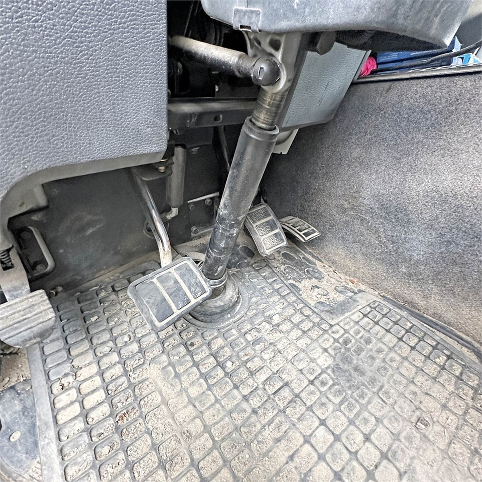 리스 Volvo F180 FL 9L Volvo F180 FL 9L : 사진 33
