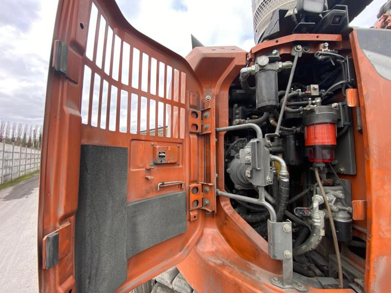크롤러 굴삭기 HITACHI ZX 135US-7 : 사진 29