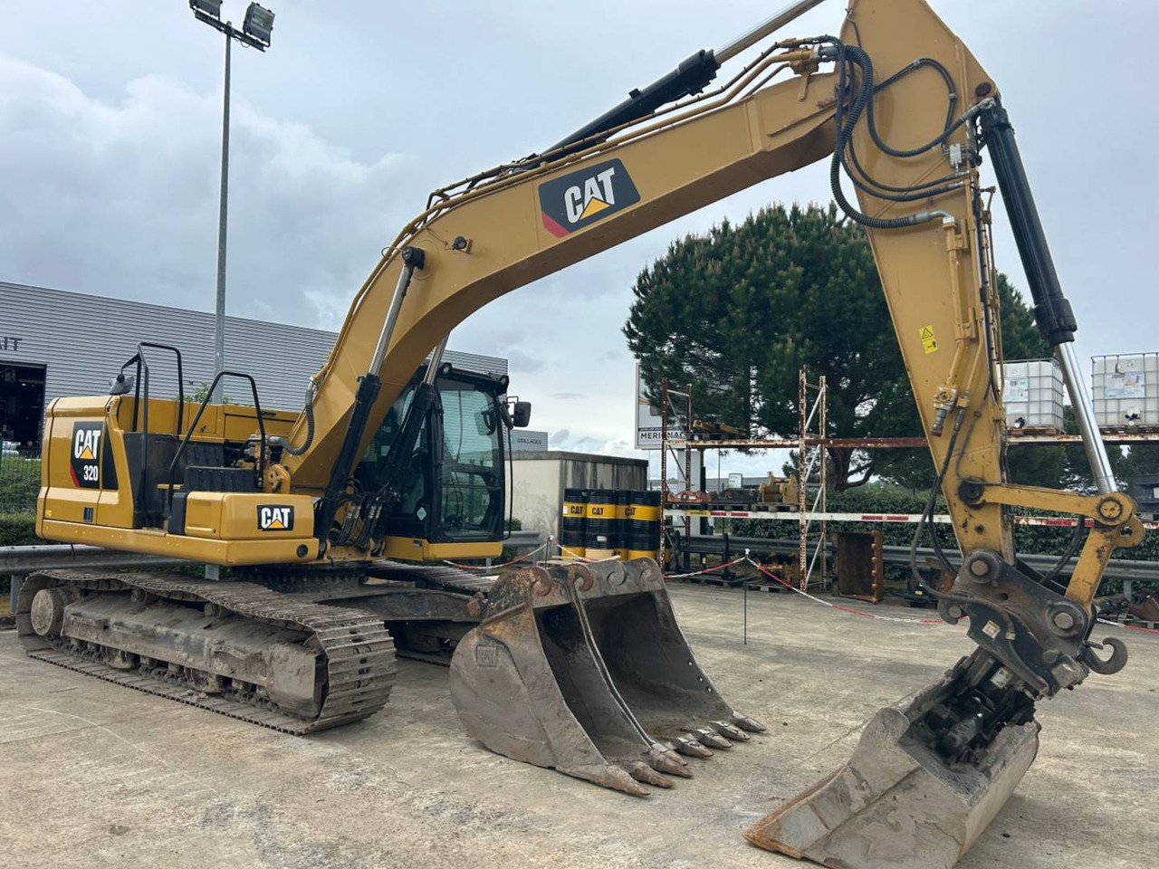 CAT 320 - 크롤러 굴삭기 : 사진 1 CAT 320 - 크롤러 굴삭기 : 사진 1