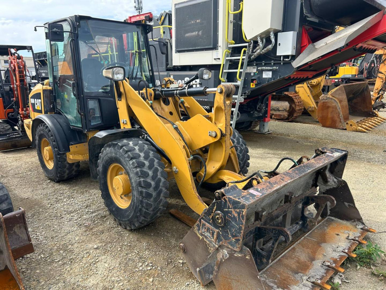 CAT 906M - 휠 로더 : 사진 2 CAT 906M - 휠 로더 : 사진 2
