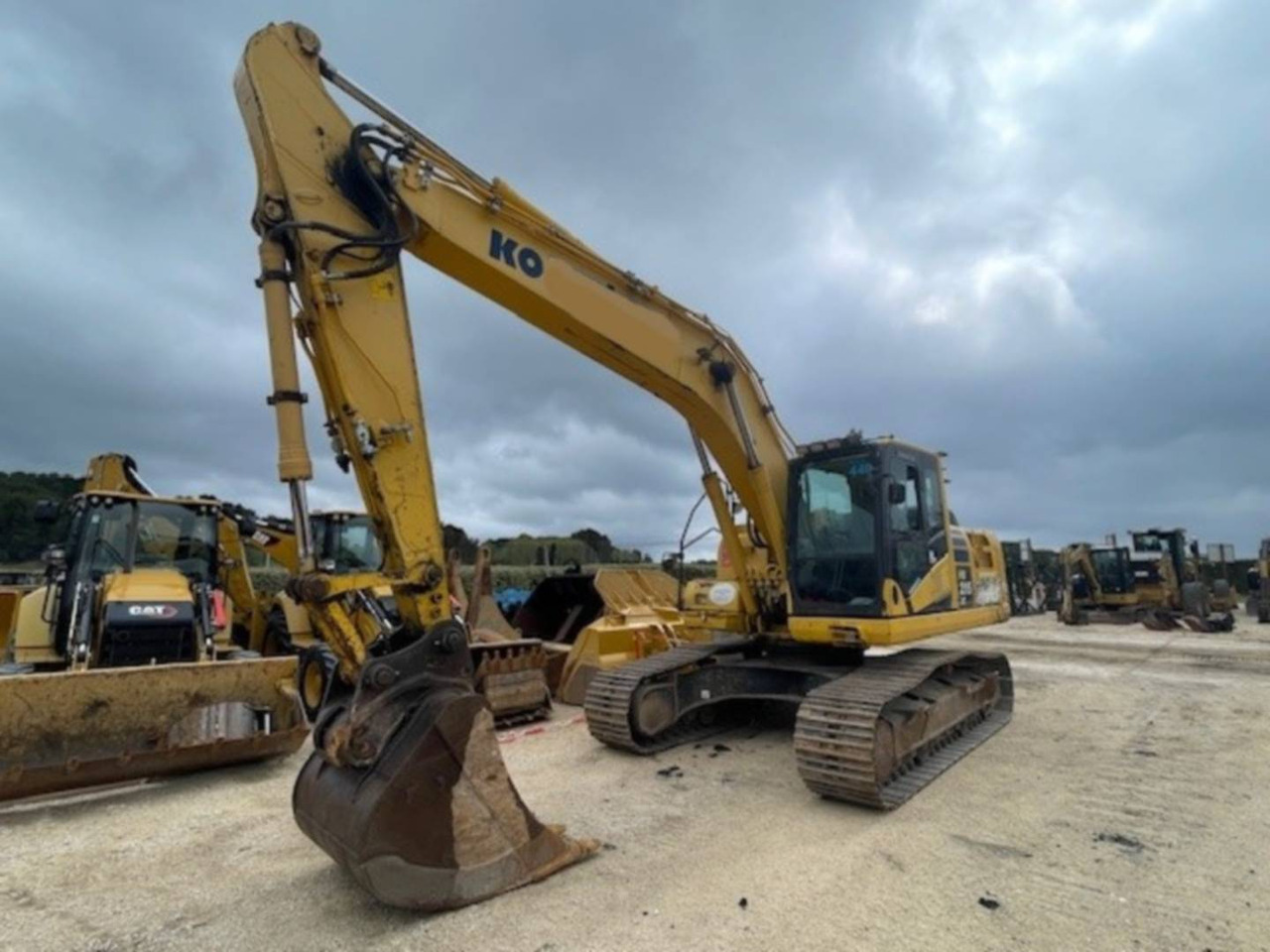 KOMATSU HB215 - 크롤러 굴삭기 : 사진 1 KOMATSU HB215 - 크롤러 굴삭기 : 사진 1