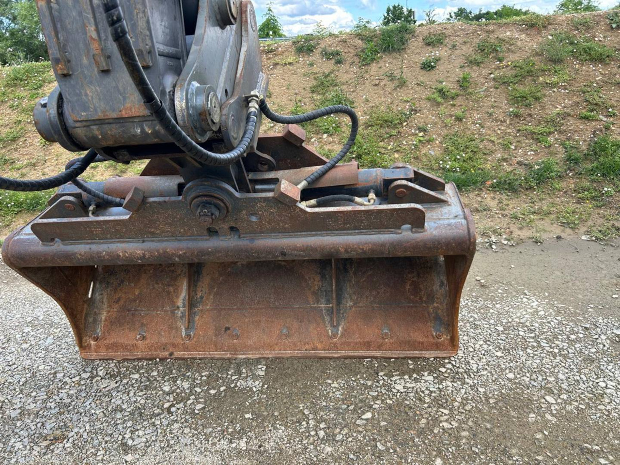 크롤러 굴삭기 VOLVO CONSTRUCTION EQUIPMENT EC140 : 사진 8