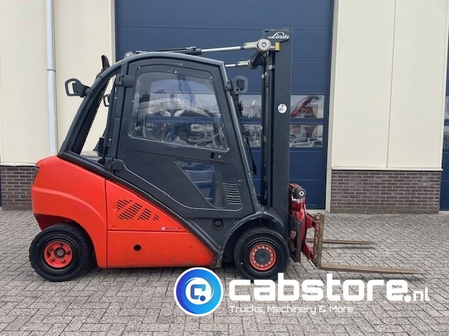 Linde H25D Forklift - Heftruck - Bouwjaar 2011 - Roterende vorkenklem - Freelift - Lifthoogte 480 cm - 디젤 지게차 : 사진 1 Linde H25D Forklift - Heftruck - Bouwjaar 2011 - Roterende vorkenklem - Freelift - Lifthoogte 480 cm - 디젤 지게차 : 사진 1